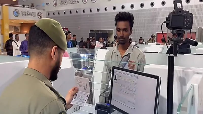 وصول 176 بنجلاديشيا على متن طائرة إجلاء من السودان إلى جدة