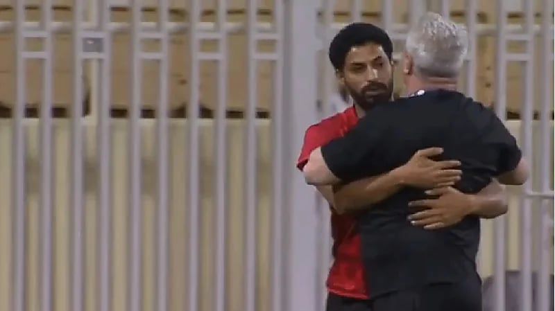 غضب مدرب الرائد على الجماهير خلال مواجهة الفيحاء (فيديو)