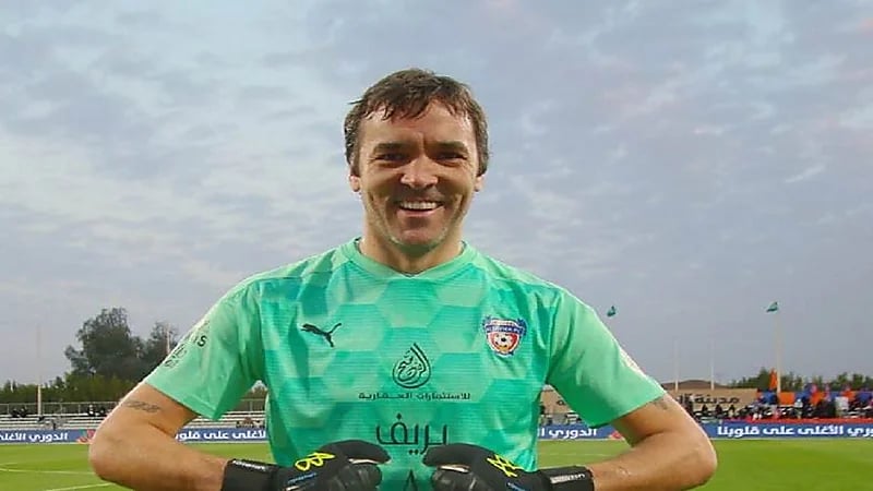 حارس الفيحاء يتمنى فوز النصر قبل ساعات من مواجهة الاتحاد