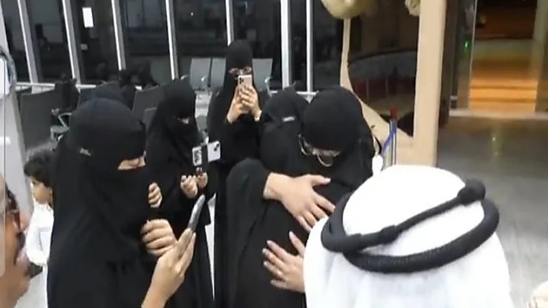 استقبال حافل في جازان لمبتعثه حازت على جائزة عالمية في السمنة ..فيديو 