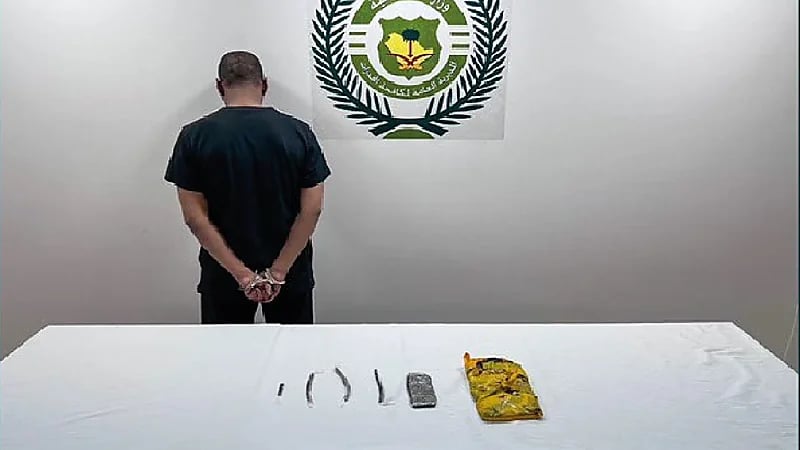 ضبط مواطن بحوزته أسلحة وذخيرة لترويجه المخدرات في تبوك