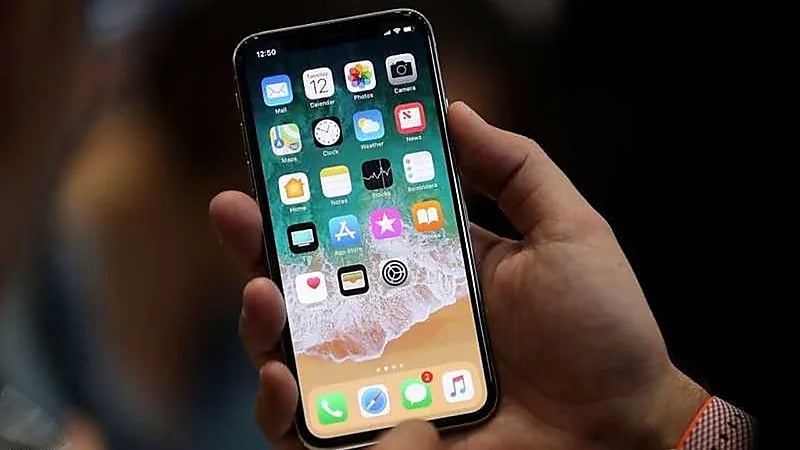 آبل تطالب مستخدمي آيفون بتحديث هواتفهم فورًا