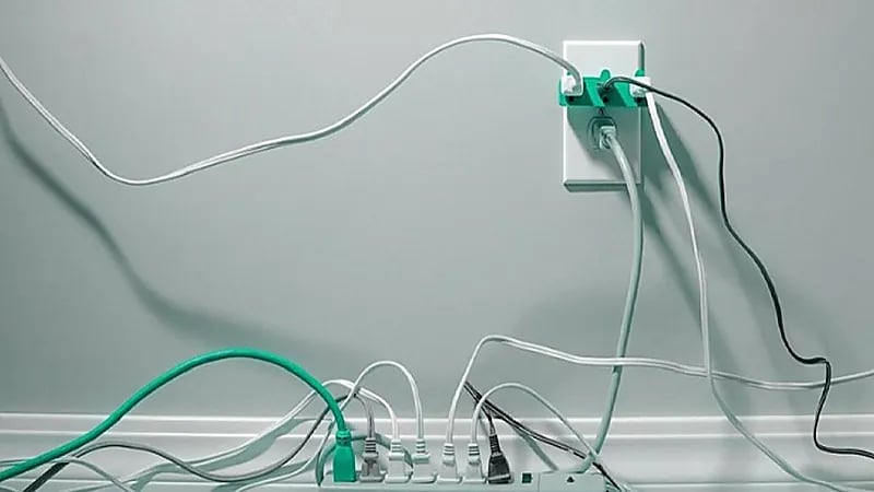 الدفاع المدني يحذر من تمديد الأسلاك الكهربائية عبر الأبواب أو النوافذ