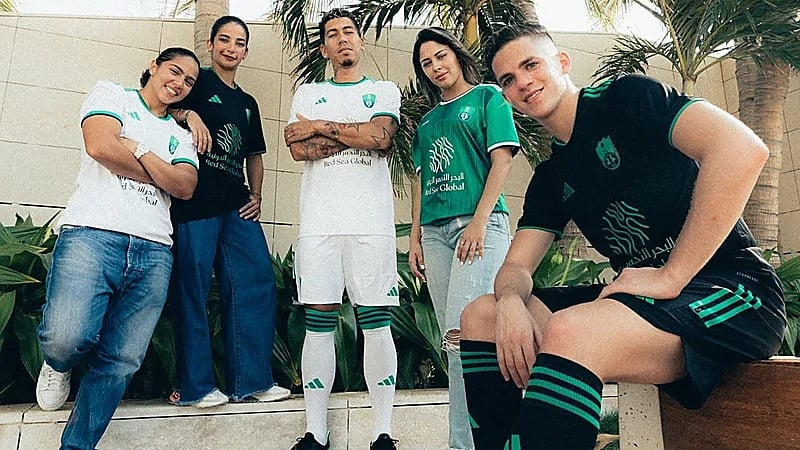 الأهلي يُعلن عن القميص الجديد لموسم 2023-2024 .. فيديو