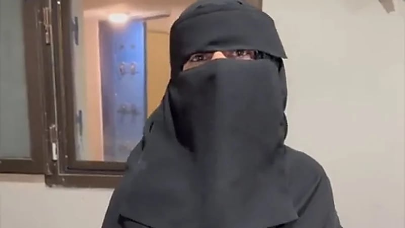 مربية نحل تكشف تفاصيل علاجها من الروماتيزم بقرصات النحل .. فيديو