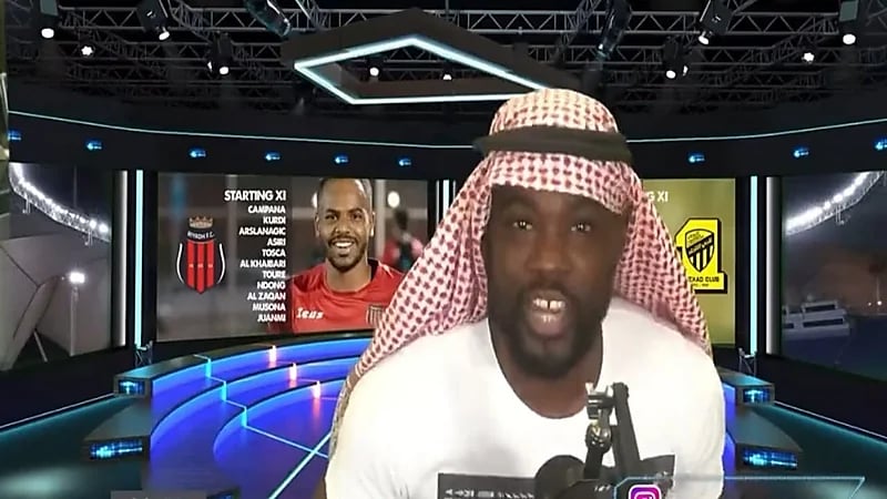 بريطاني يشجع الاتحاد ويبتكر أهازيج خاصة للنادي.. فيديو