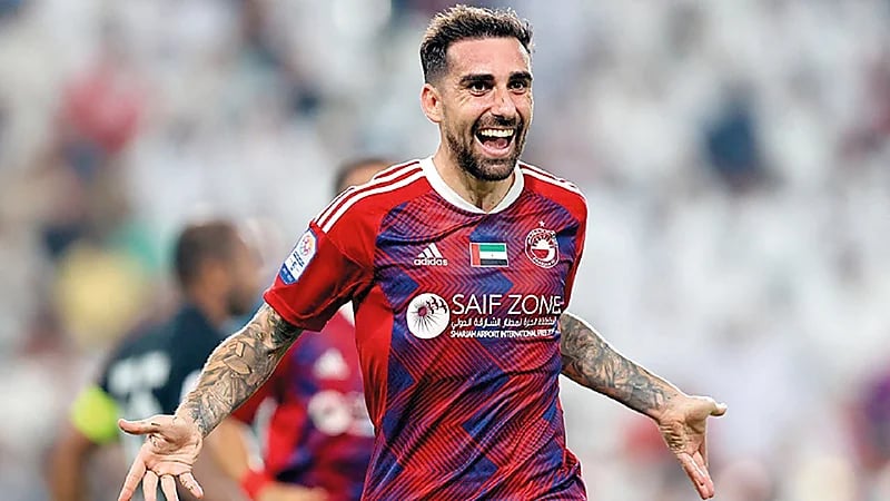 مهاجم الشارقة على أعتاب الانضمام إلى صفوف الطائي