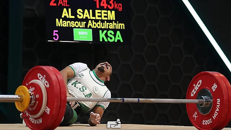 إصابة الرباع السعودي منصور آل سليم في بطولة العالم لرفع الأثقال..صور