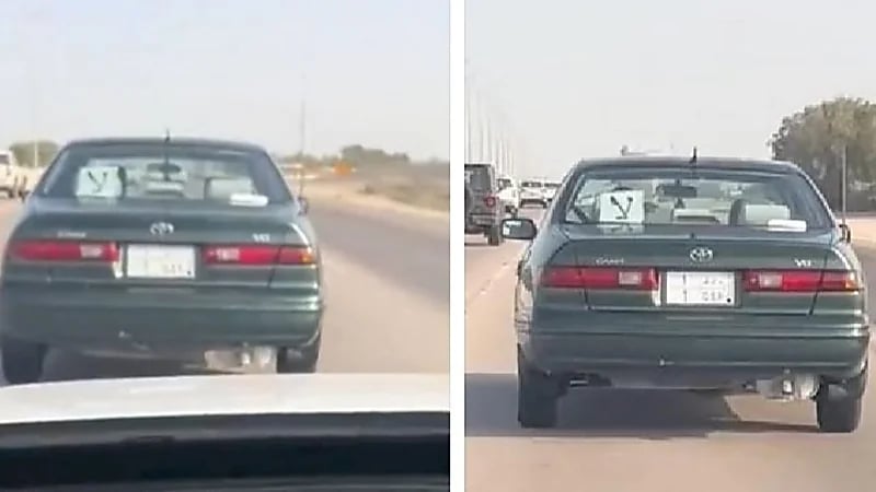 صاحب لوحة برقم مميز يعلق ورقة على زجاج سيارته مكتوب عليها لا .. فيديو