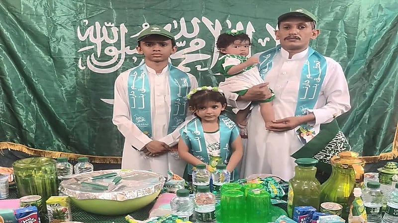 مواطن ينظم احتفالات باليوم الوطني منذ سنوات في منزله بجازان.. صور