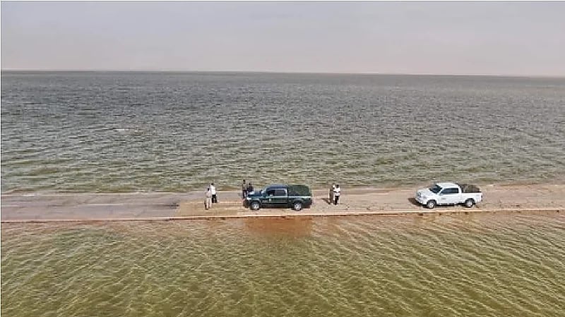 منطقة صحراوية في ليبيا تتحول لبحر.. صور