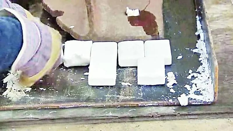 نقل فندق ضخم باستخدام الصابون