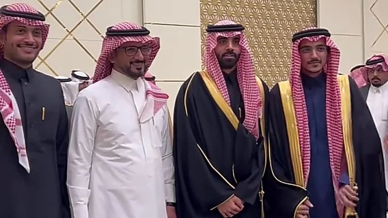 نجوم الشباب يحضرون حفل زفاف القحطاني .. صور