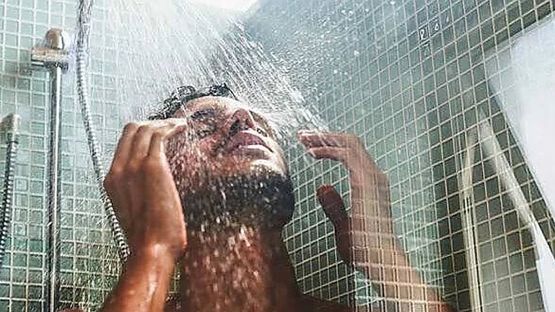 امرأة ترفع دعوى طلاق على زوجها لندرة استحمامه