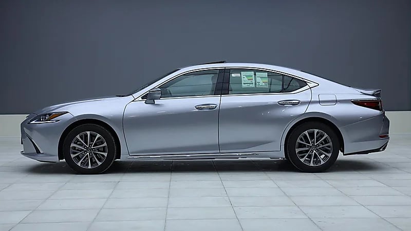 مواصفات وسعر لكزس ES350 A A ستاندر 2023