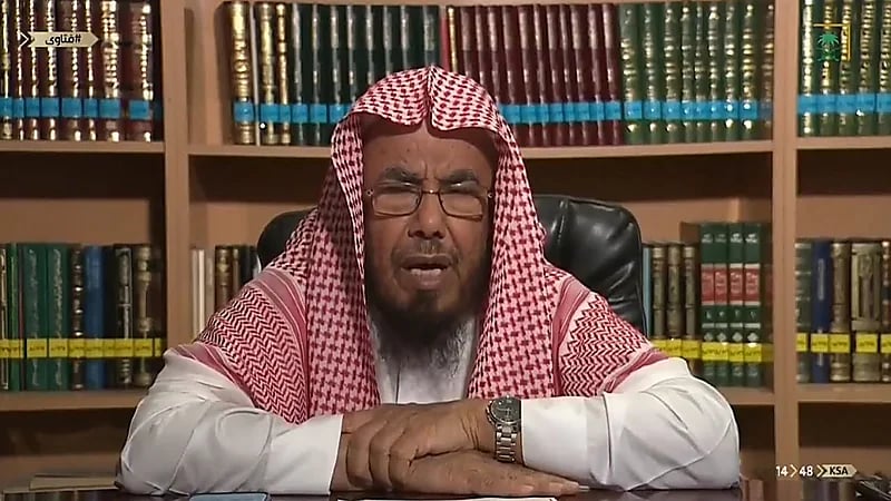 المطلق يوضح حكم استعمال بخاخ الربو وقطرة العين للصائم .. فيديو