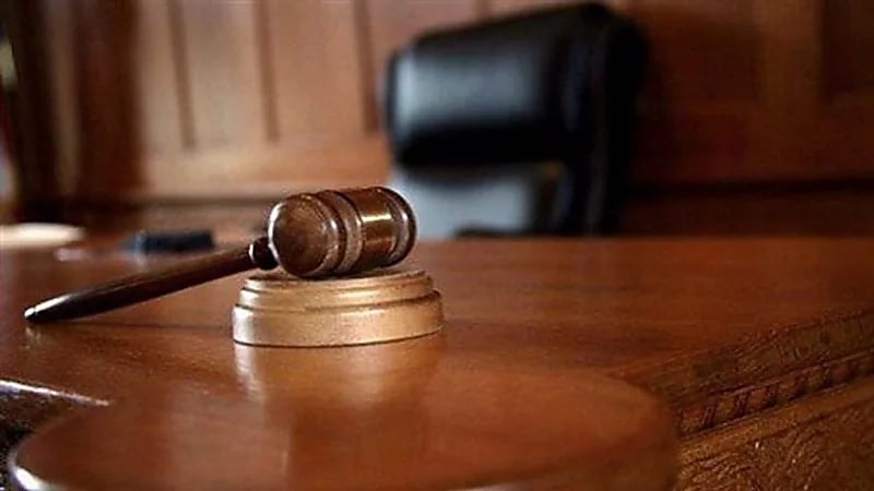 لحظة النطق بالحكم على المتهم بإنهاء حياة زوجته وطفليه في مصر .. فيديو