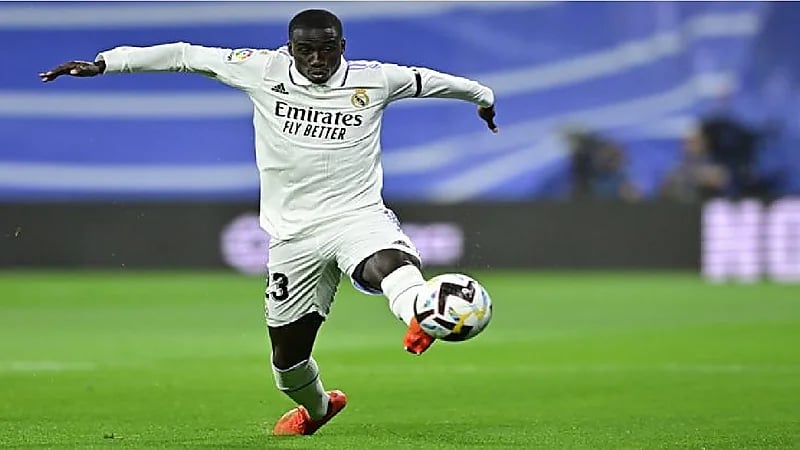 ريال مدريد يفقد خدمات مدافعه قبل مواجهة برشلونة