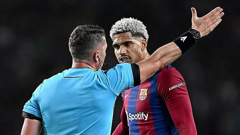 مانشستر يونايتد يسعى إلى ضم نجم برشلونة