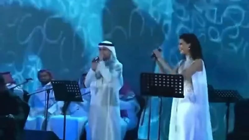 عايض يفاجئ أميمة طلب على المسرح.. فيديو