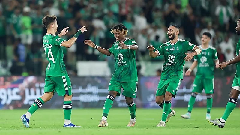 الأهلي يسيطر على جوائز الأفضل في دوري روشن