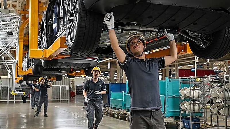 الصين ترد على انتقادات أمريكا بشأن الإفراط في التصنيع لديها