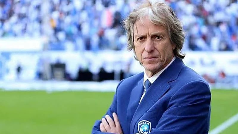 تصرف غير متوقع من جيسوس أثناء المؤتمر الصحفي .. فيديو