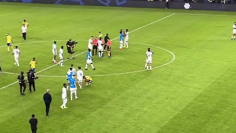 الروح الرياضية تسود ملعب الأول بارك بعد انتهاء الديربي .. فيديو