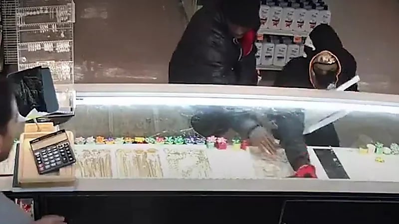سرقة مجوهرات بقيمة 600 ألف دولار بتكساس في ليلة رأس السنة ..فيديو