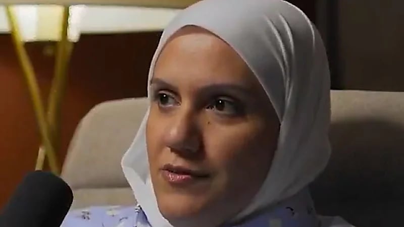 سيدة مُصابة بـ فرط الحركة: صدمت عند معرفة أن الشخص الطبيعي يسكت .. فيديو