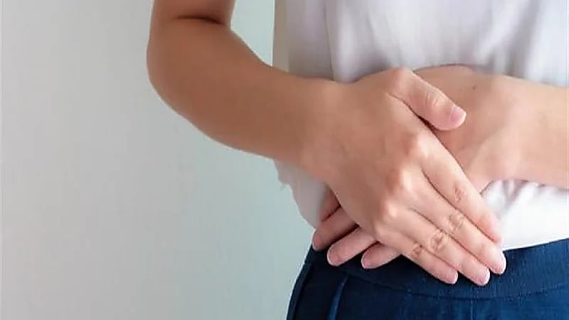 استشارية تؤكد: المسكنات لا تضر أثناء الدورة الشهرية وهذه أفضل البدائل .. فيديو