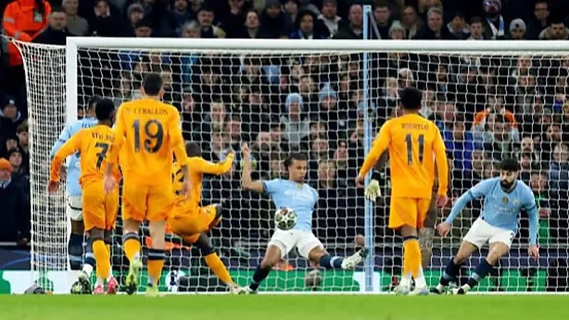 شبكة ريليفو تسخر : لاعب ريال مدريد أصيب بـ "الشلل"