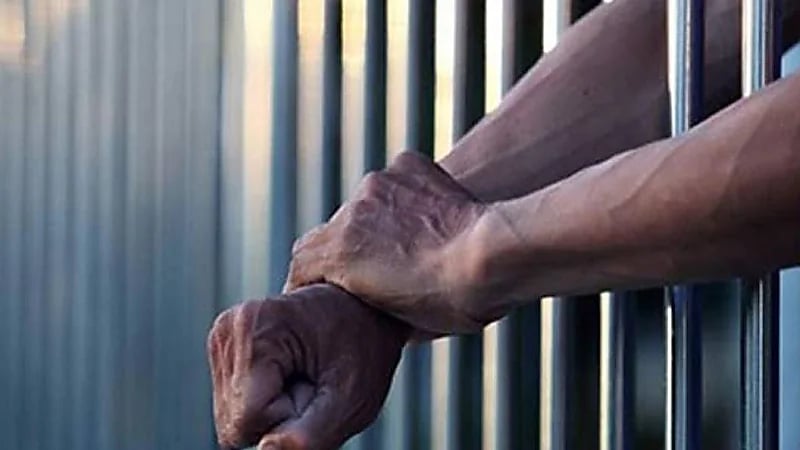 شاب يقتل زوجته طعنًا بالسكين إثر مشادة كلامية