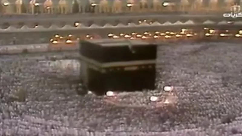 تسجيل نادر لصلاة القيام من المسجد الحرام عام 1401هـ .. فيديو