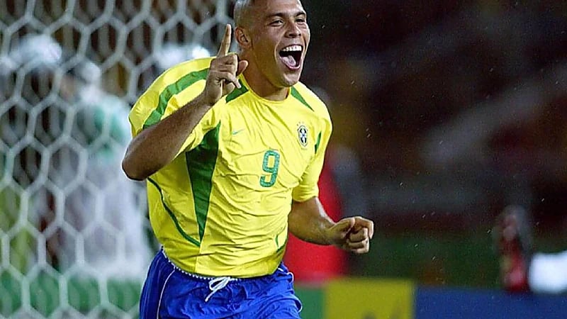 رونالدو الظاهرة يروي مواقف أبكته خلال مسيرته الكروية