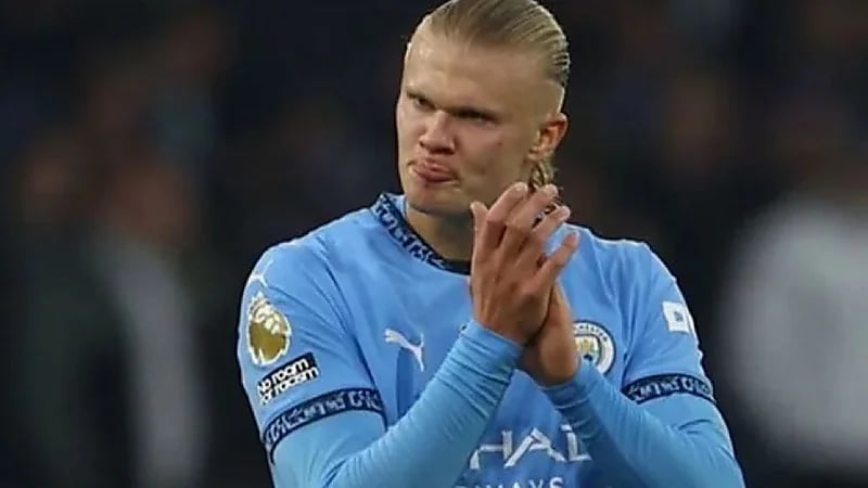 مانشستر سيتي ينفي مزاعم تسبب هالاند في إيذاء تميمة الفريق