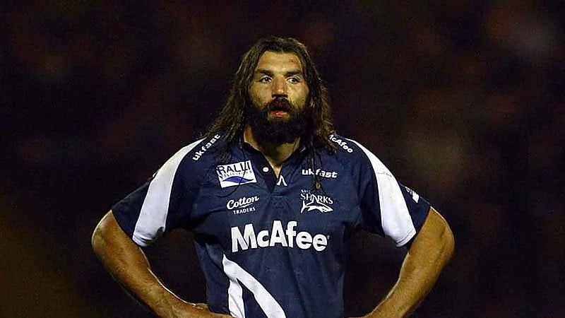 صدمة بعالم الرياضة بعد فقدان لاعب شهير لذاكرته