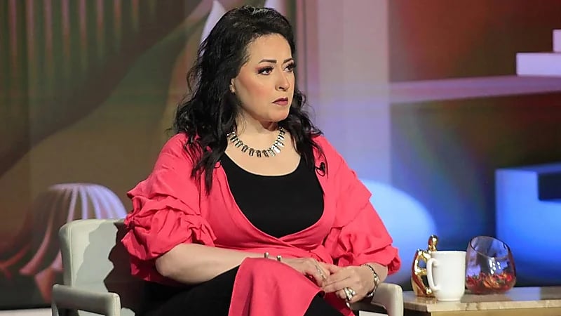 هند عاكف: حسين فهمي مطردنيش والموقف تم تضخيمه ... فيديو