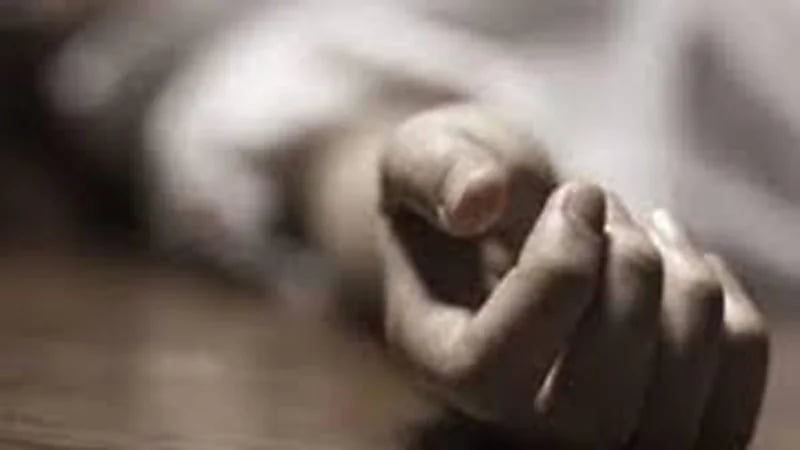 طالب جامعي ينهي حياة معلمته بساطور