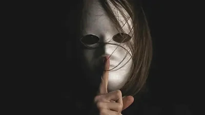 ‎سيدة ادعت فقدان النطق 16 عاماً للحصول على إعانات