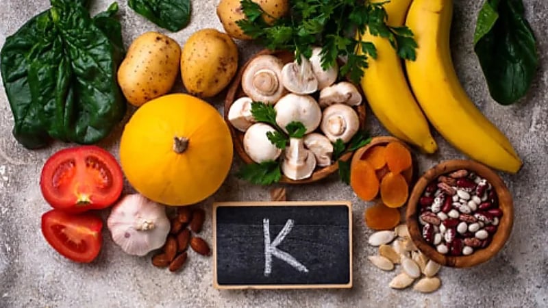 نقص البوتاسيوم: أسبابه وأعراضه وأفضل الأعشاب لتعويضه طبيعيًا