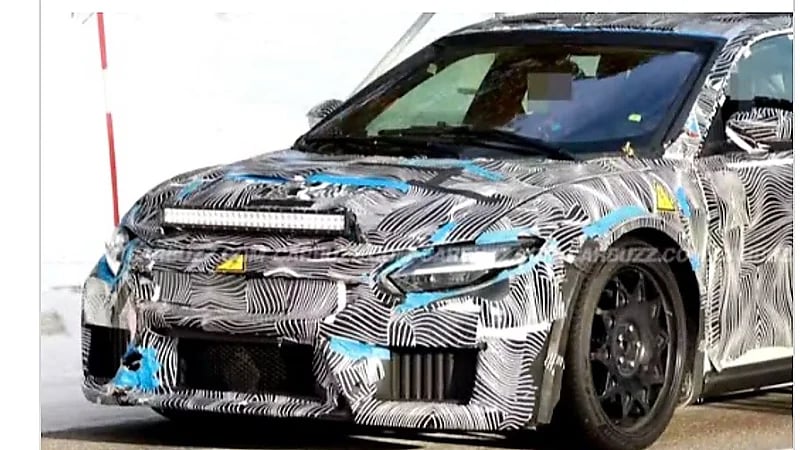 الكشف عن مواصفات أول سيارة من فيراري