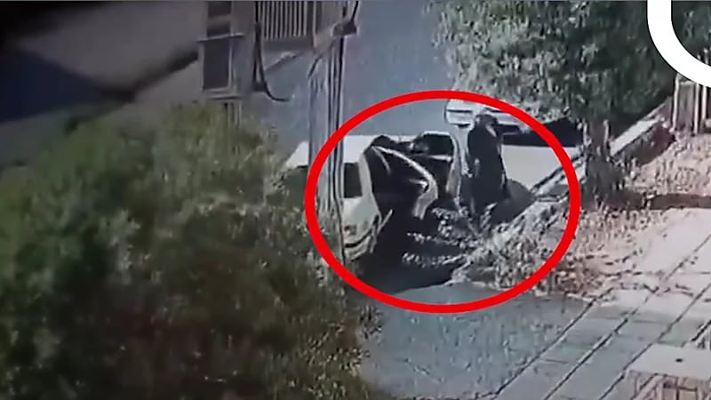 اختطاف رجل دين في إيران في وضح النهار.. فيديو