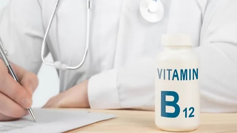 استشاري يوضح بعض الأخطاء الشائعة في تناول فيتامين B12 ومشاكل الأعصاب الطرفية... فيديو