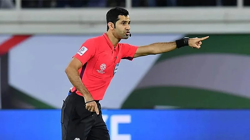 صافرة قطرية لمواجهة الأخضر وأستراليا