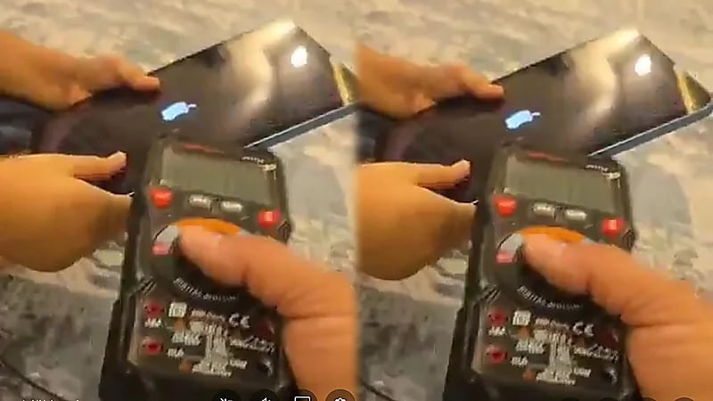 شاب يستكشف بالتجربة أضرار استخدام الجوال أثناء الشحن ..فيديو