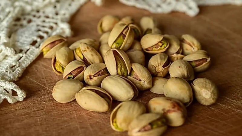 الفستق قبل النوم: سلاح جديد لمواجهة السكري وتحسين صحة الأمعاء