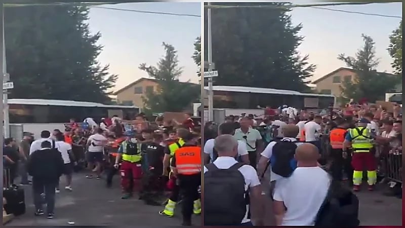 جماهير آراو تلتقط الصور التذكارية مع لاعبي الهلال .. فيديو