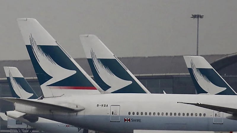 مطار هونغ كونغ الدولي يعلّق رحلاته مع اقتراب الإعصار "راجاسا"