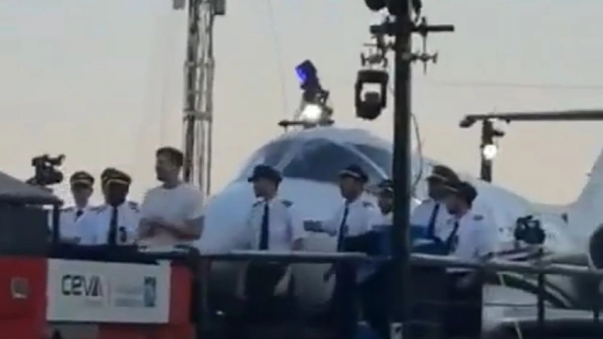 مستر بيست يتجول في شوارع الرياض وسط موكب خاص .. فيديو